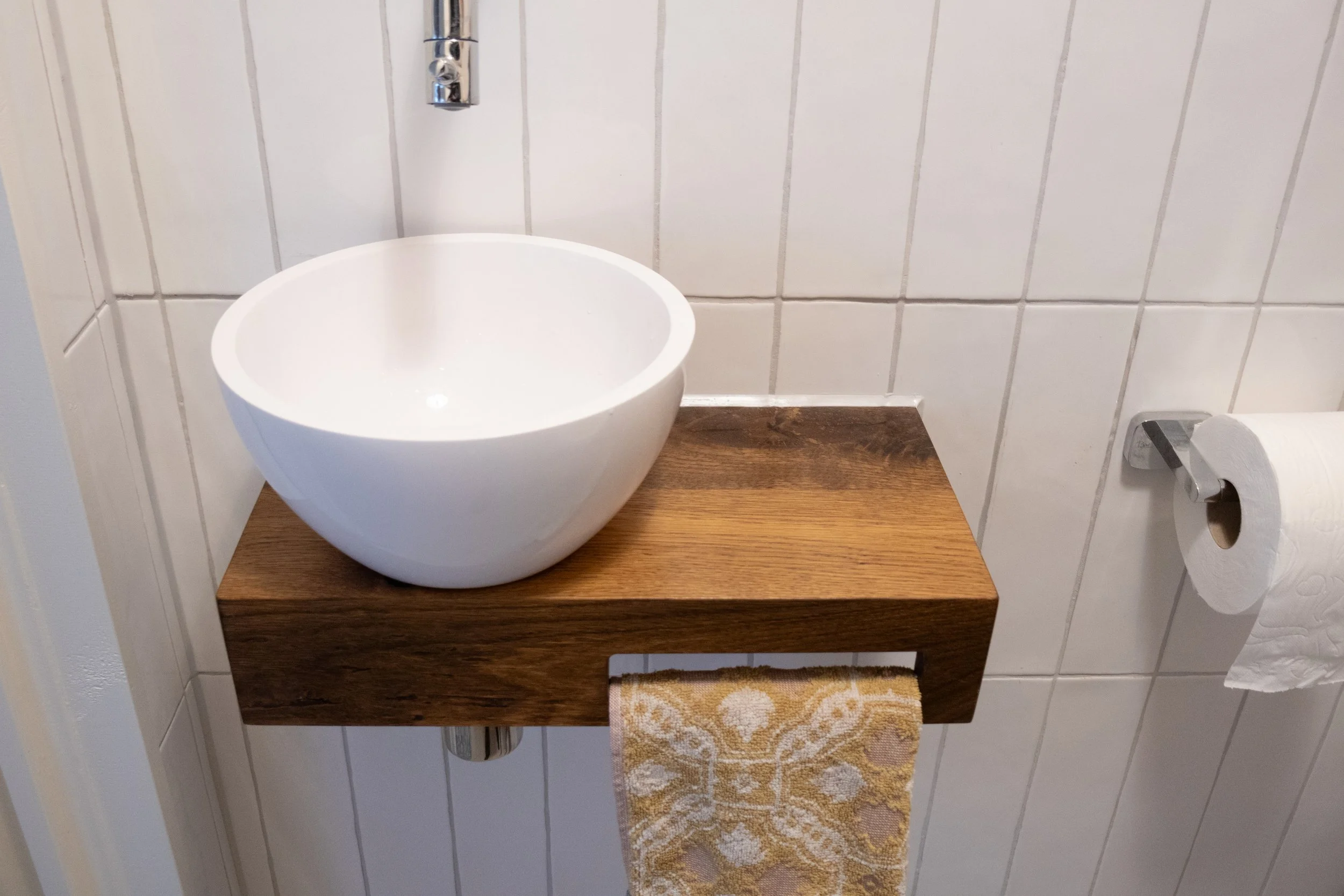 Foto van toilet fonteinplank door Born of Wood.
