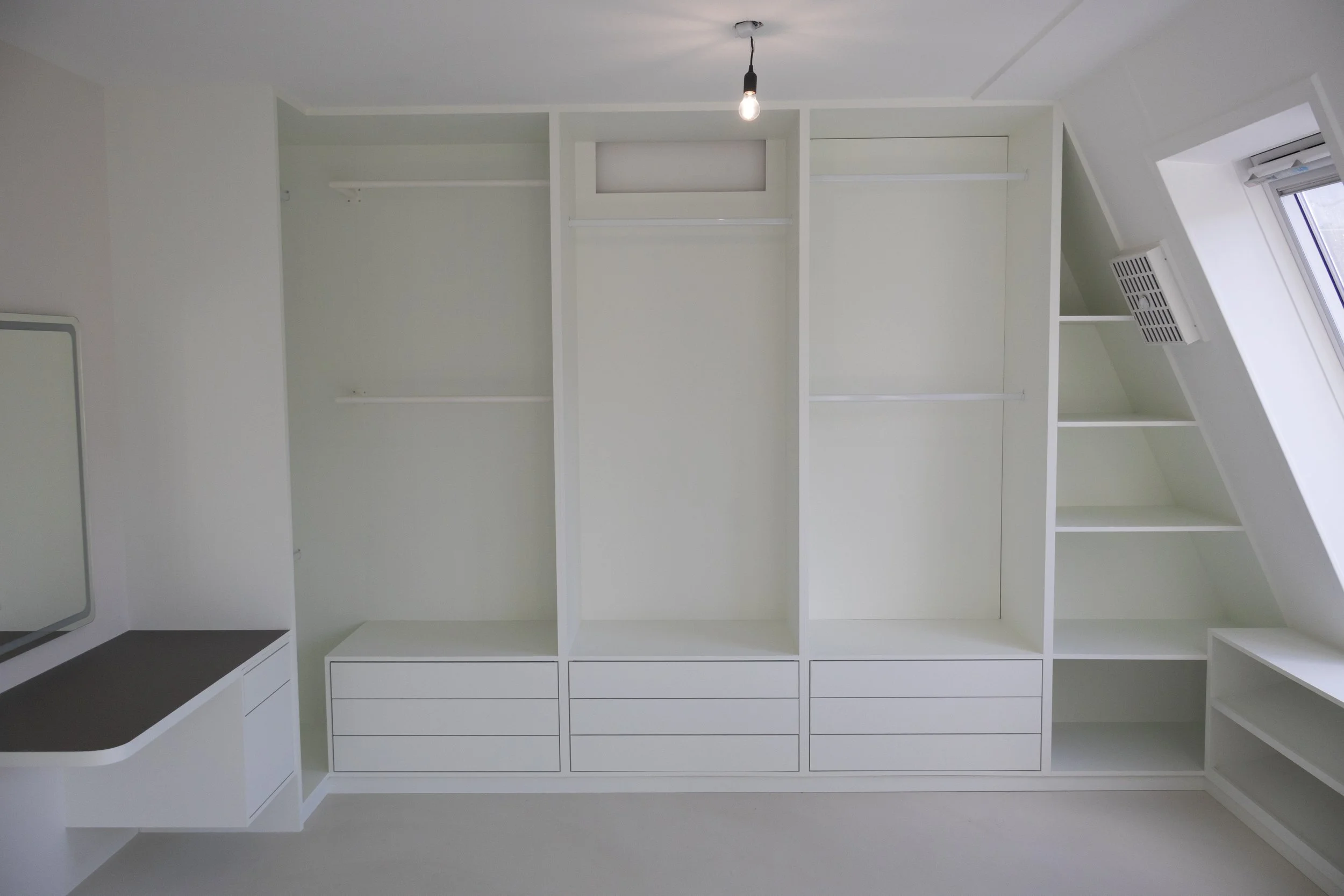 Foto van inloopkast door Born of Wood.
