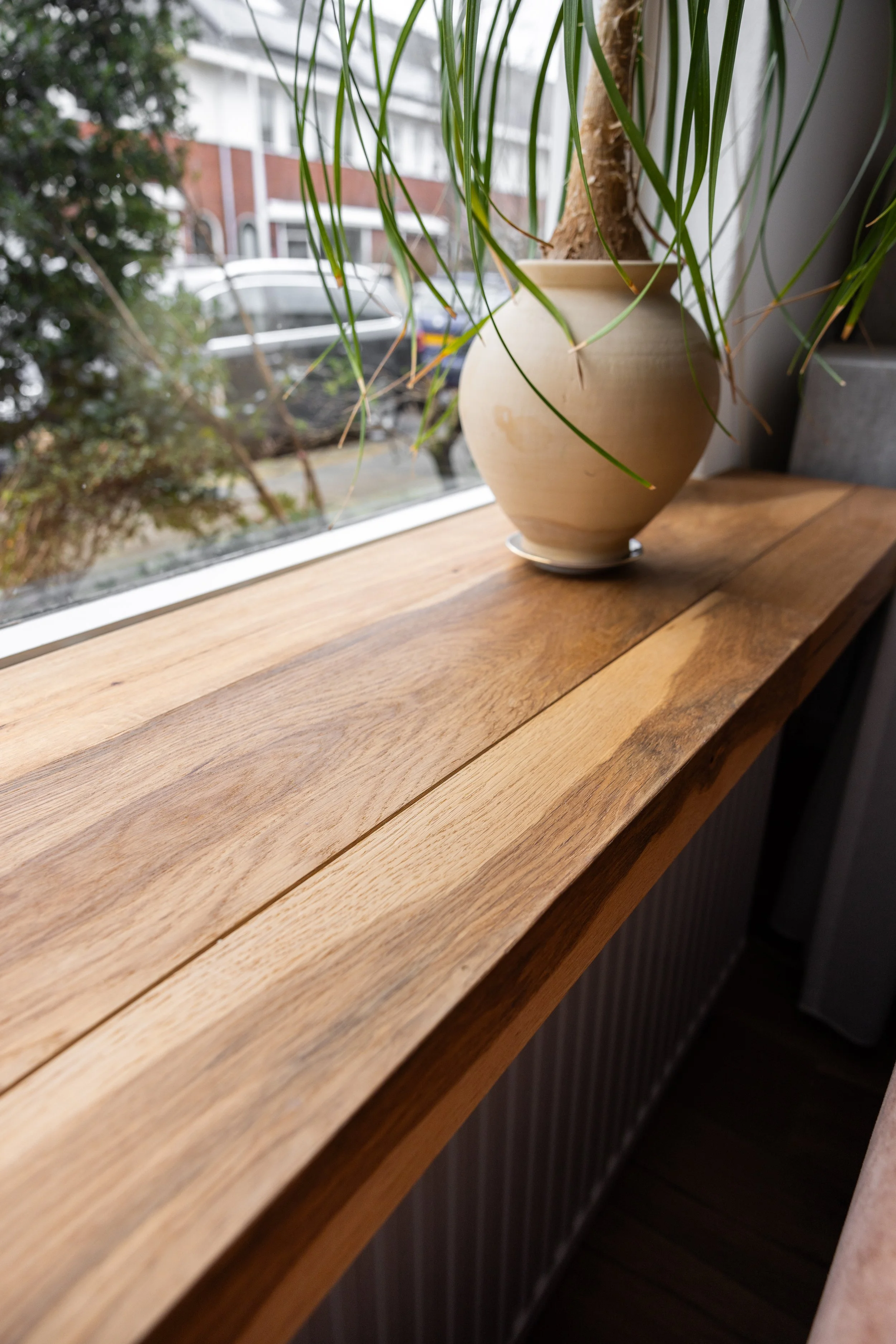 Foto van vensterbank door Born of Wood.