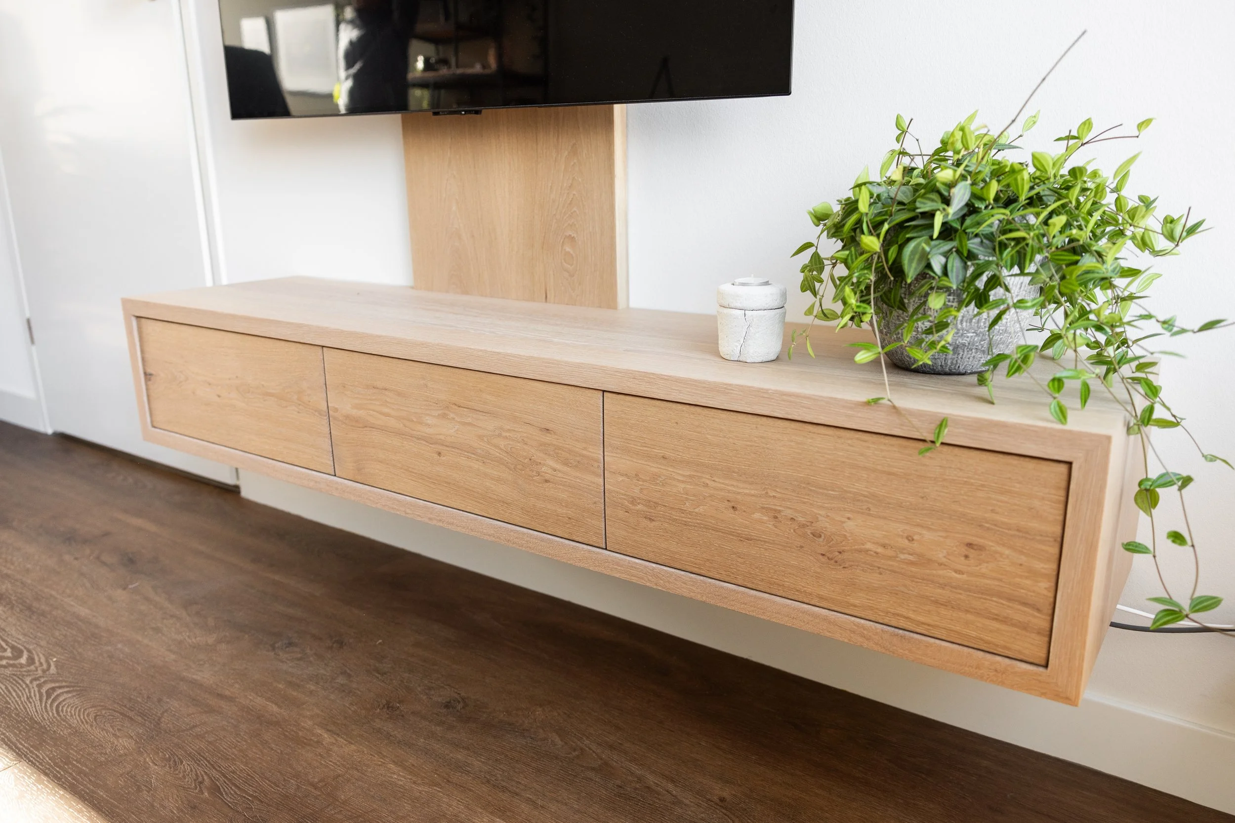 Foto van tv-meubel door Born of Wood.