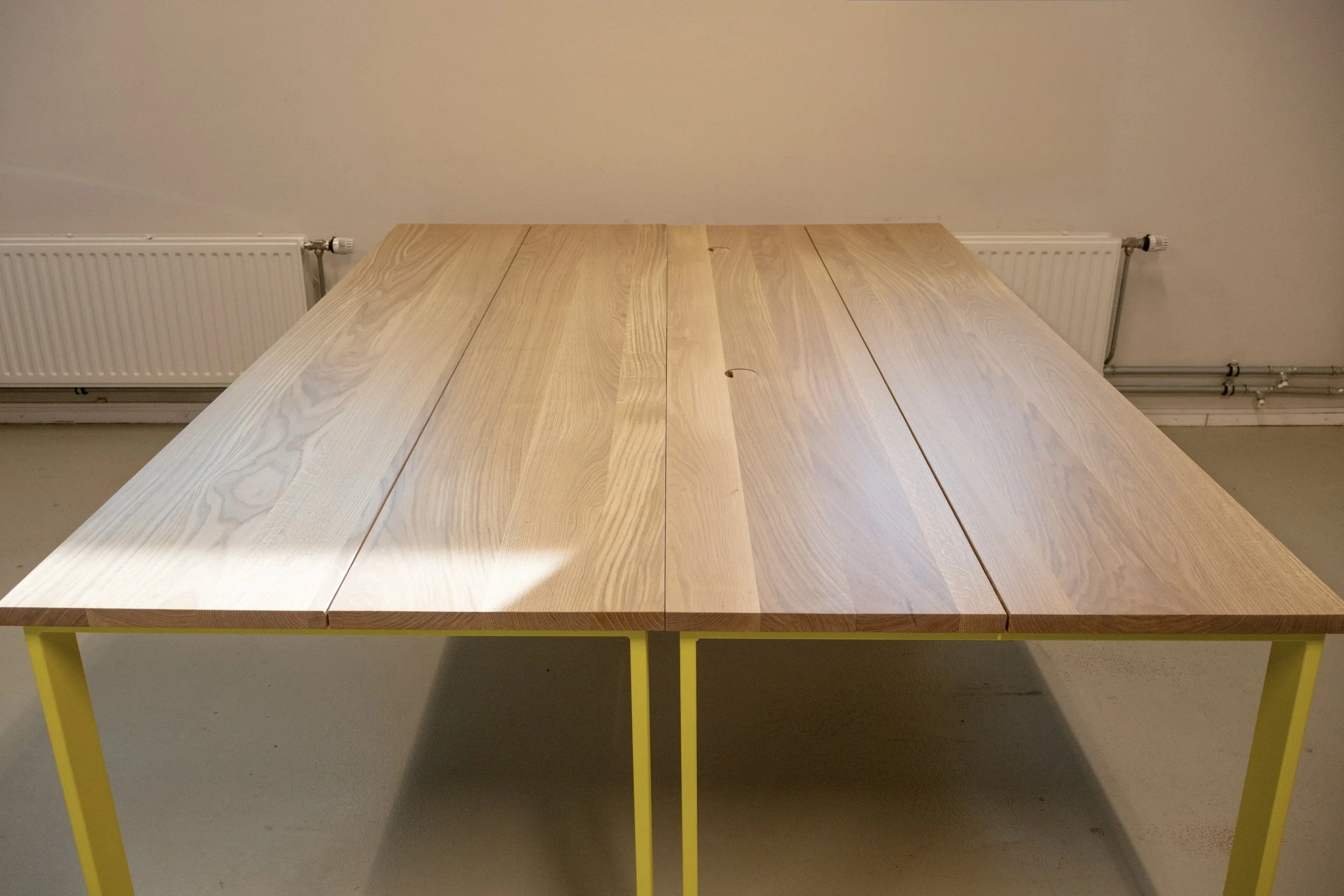 Foto van bureaubladen door Born of Wood.