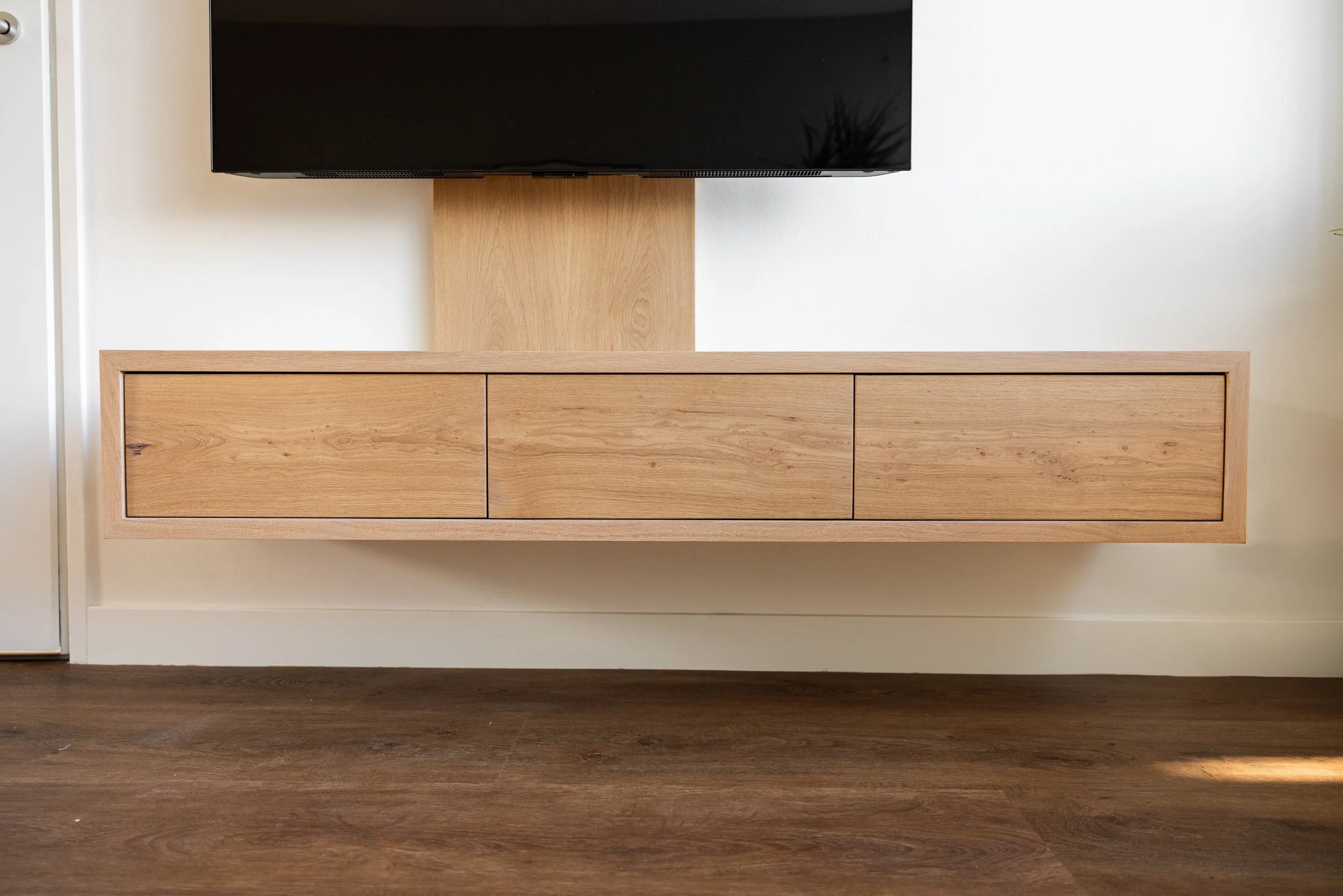 Foto van tv-meubel door Born of Wood.