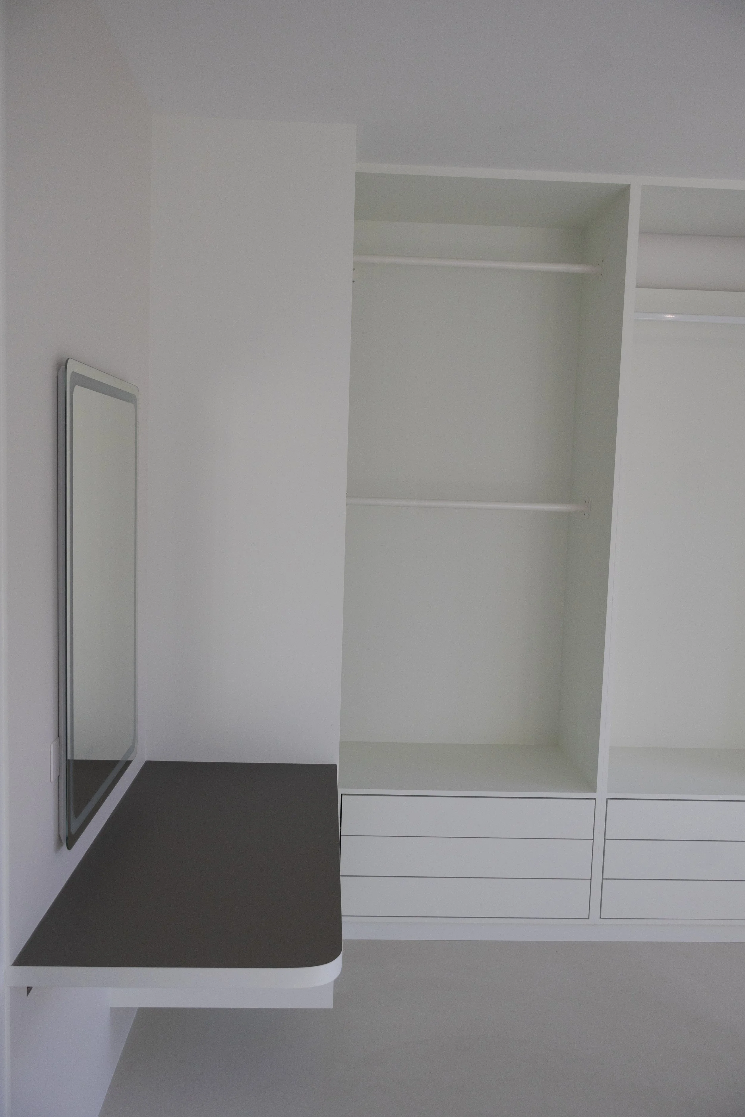 Foto van inloopkast door Born of Wood.